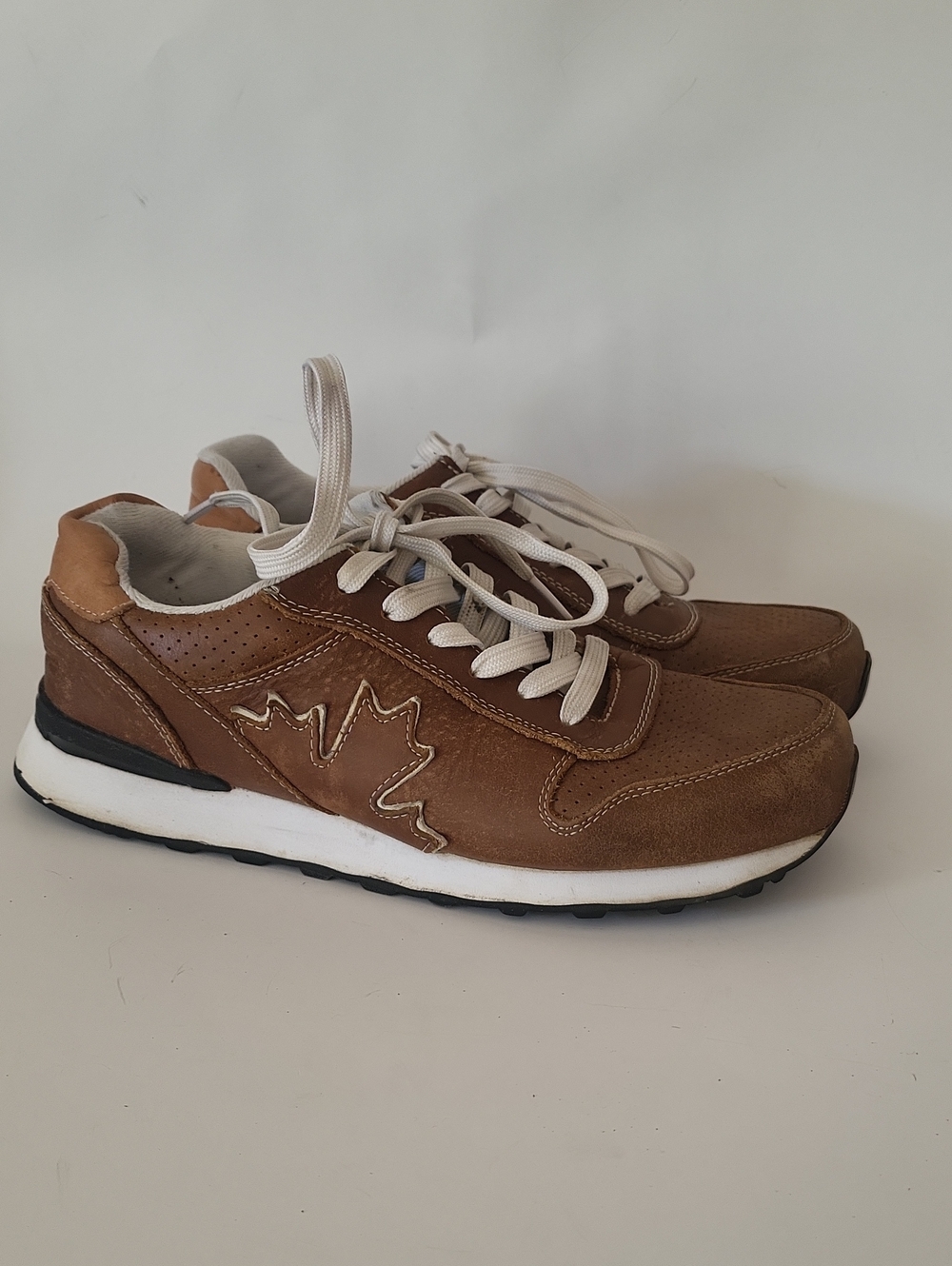 Roots Trans Canada Joggers size 7 brown leather sneakers